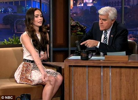 Ngoài ra, xuất hiện trong chường trình The Tonight Show vào tối thứ 2 vừa qua, cô còn chia sẻ về việc cô đã phải chịu đau đớn như thế nào để tẩy hình xăm trên cánh tay.